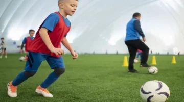 دراسة جديدة تكشف تفوق كرة القدم على الفنون القتالية في تنمية ذاكرة الأطفال